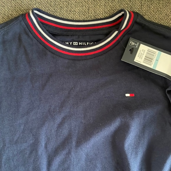 NWT 2 Boys Tommy Hilfiger navy white cotton logo shirts size 5 - Picture 3 of 3